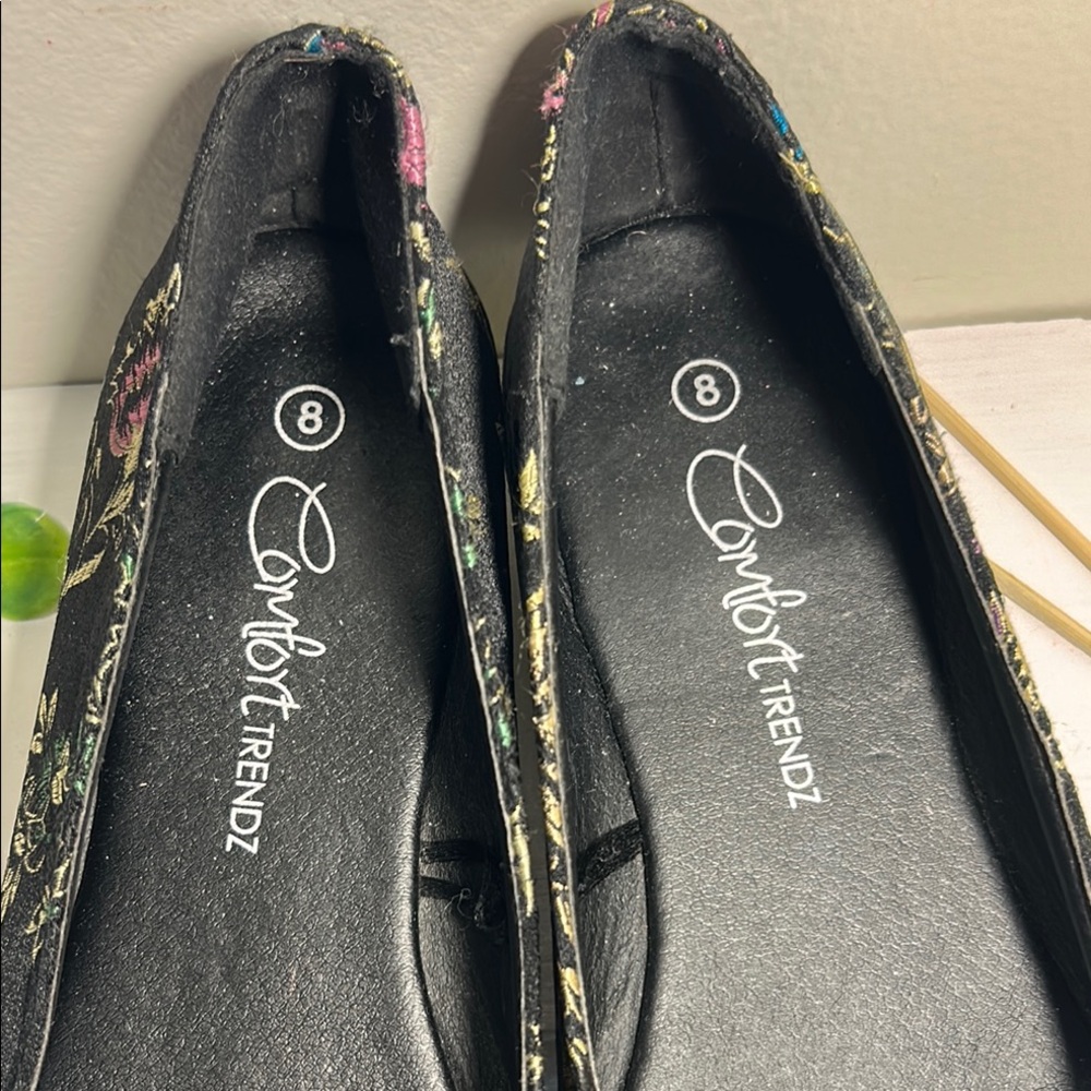Comfort Trendz Black Asian Floral Flats - Picture 8 of 9